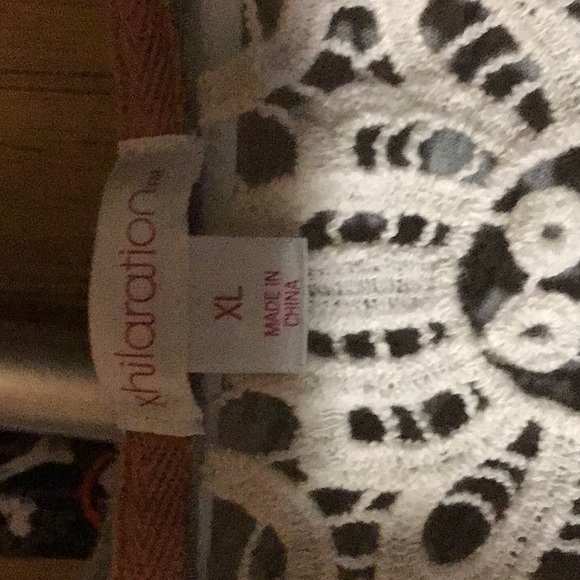 blouse - Picture 3 of 3